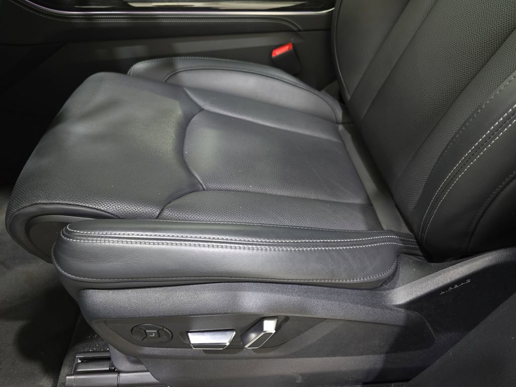 Used 2025 Audi Q8 Prestige w/ Prestige Package image 29
