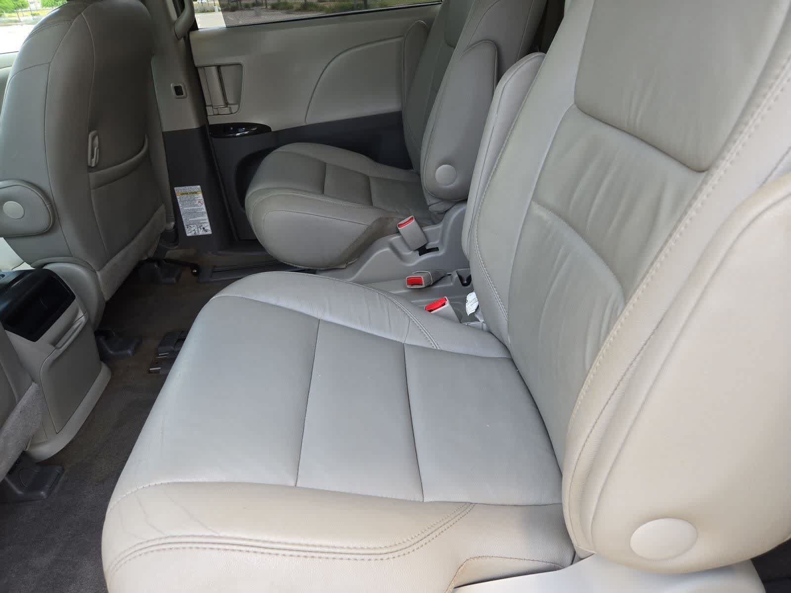 Used 2015 Toyota Sienna XLE w/ XLE Navigation Package FWD image 19