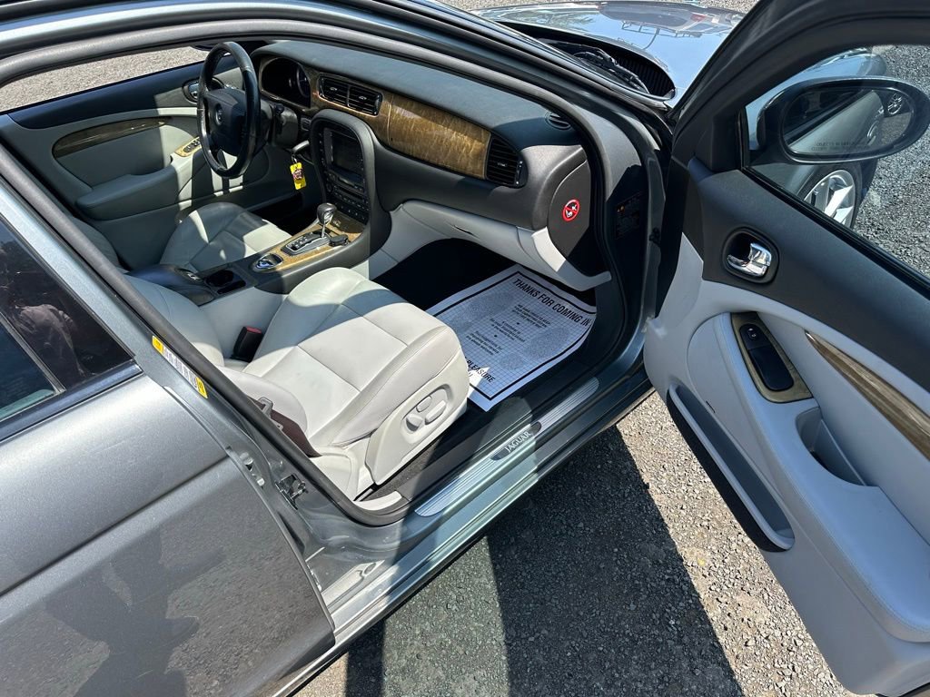 Used 2005 Jaguar S-TYPE R image 18