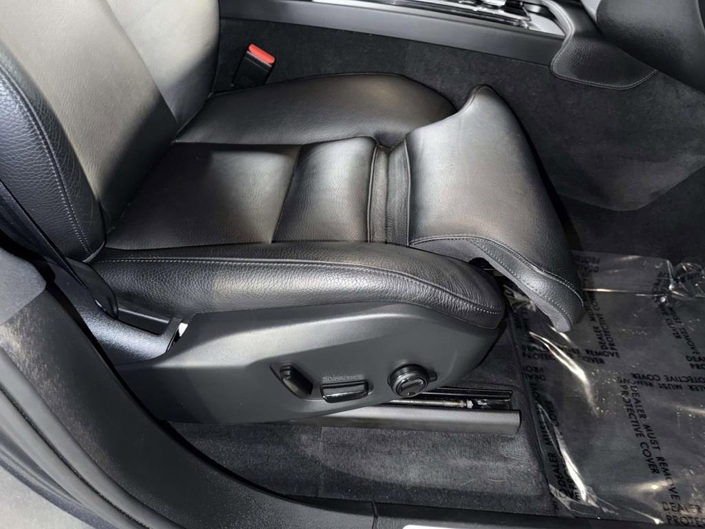 Used 2016 Volvo XC90 T8 Momentum w/ Vision Package image 15