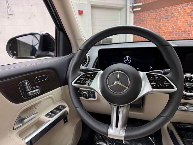 Used 2025 Mercedes-Benz GLB 250 4MATIC image 13