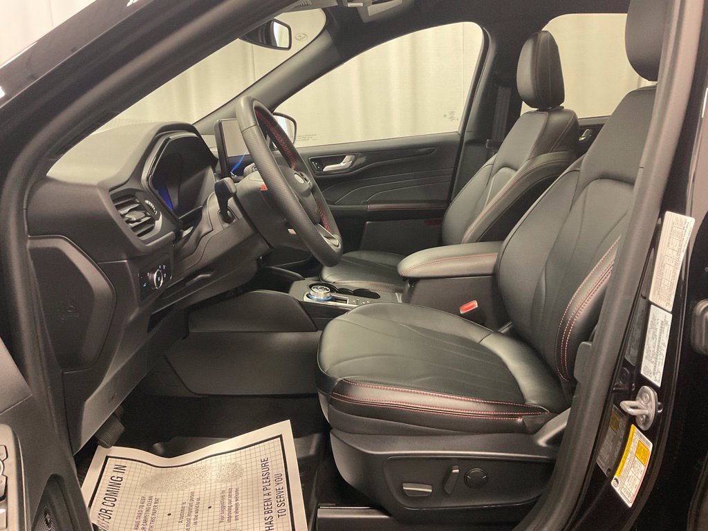 Used 2025 Ford Escape ST-Line Elite w/ Premium Technology Package AWD/4WD image 4