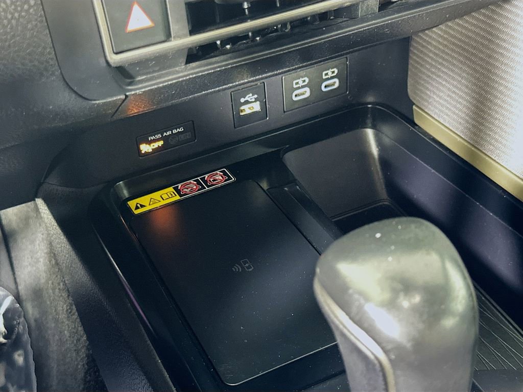 Used 2025 Toyota Camry SE image 29