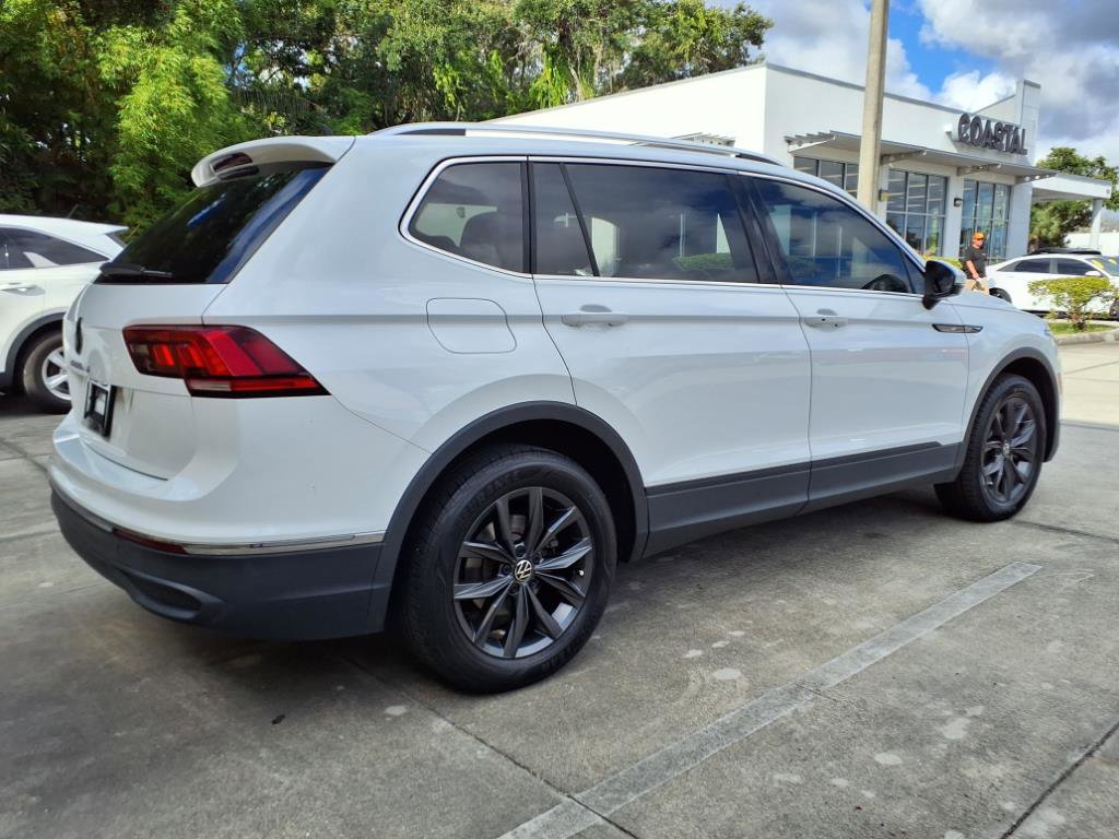 Used 2022 Volkswagen Tiguan SE w/ Panoramic Sunroof Package image 7
