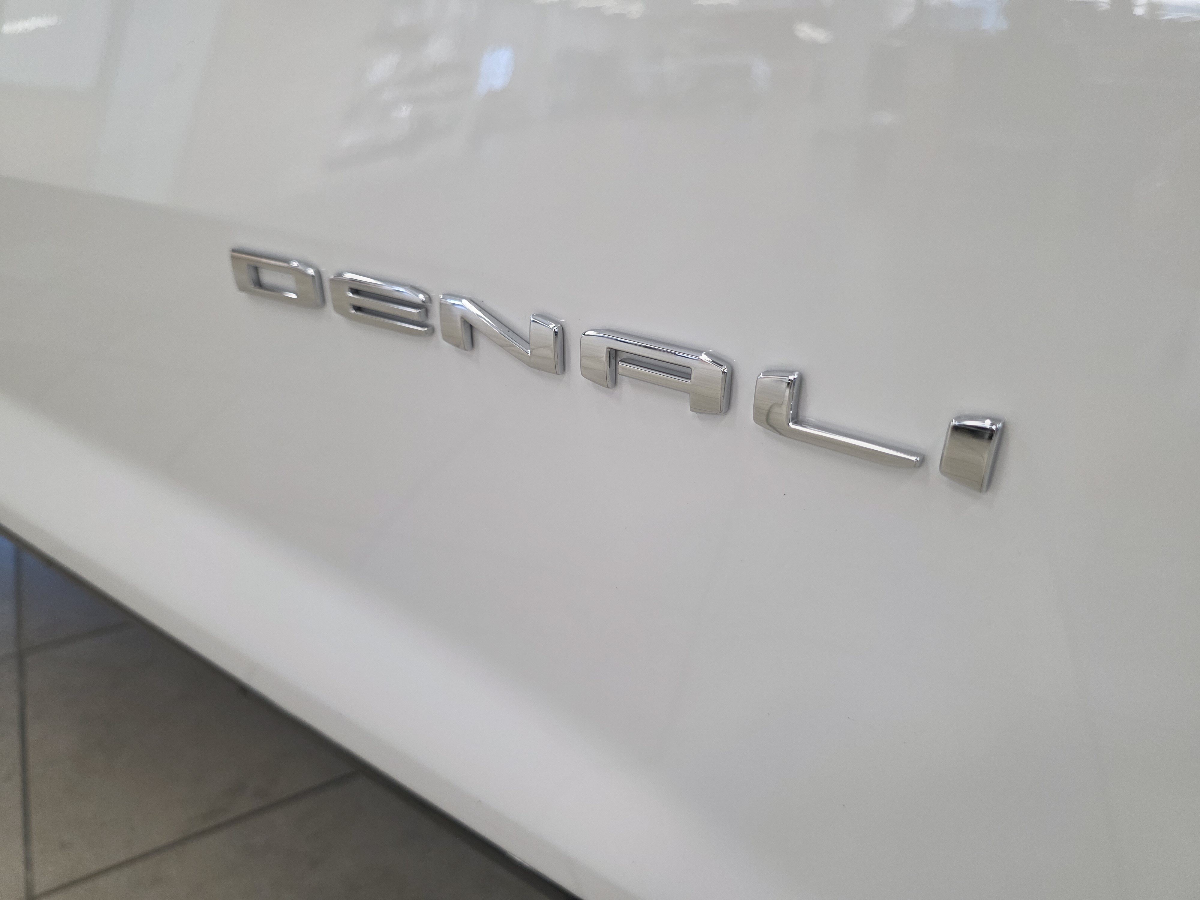 New 2027 GMC Acadia Denali w/ LPO, Floor Liner Package AWD/4WD image 13