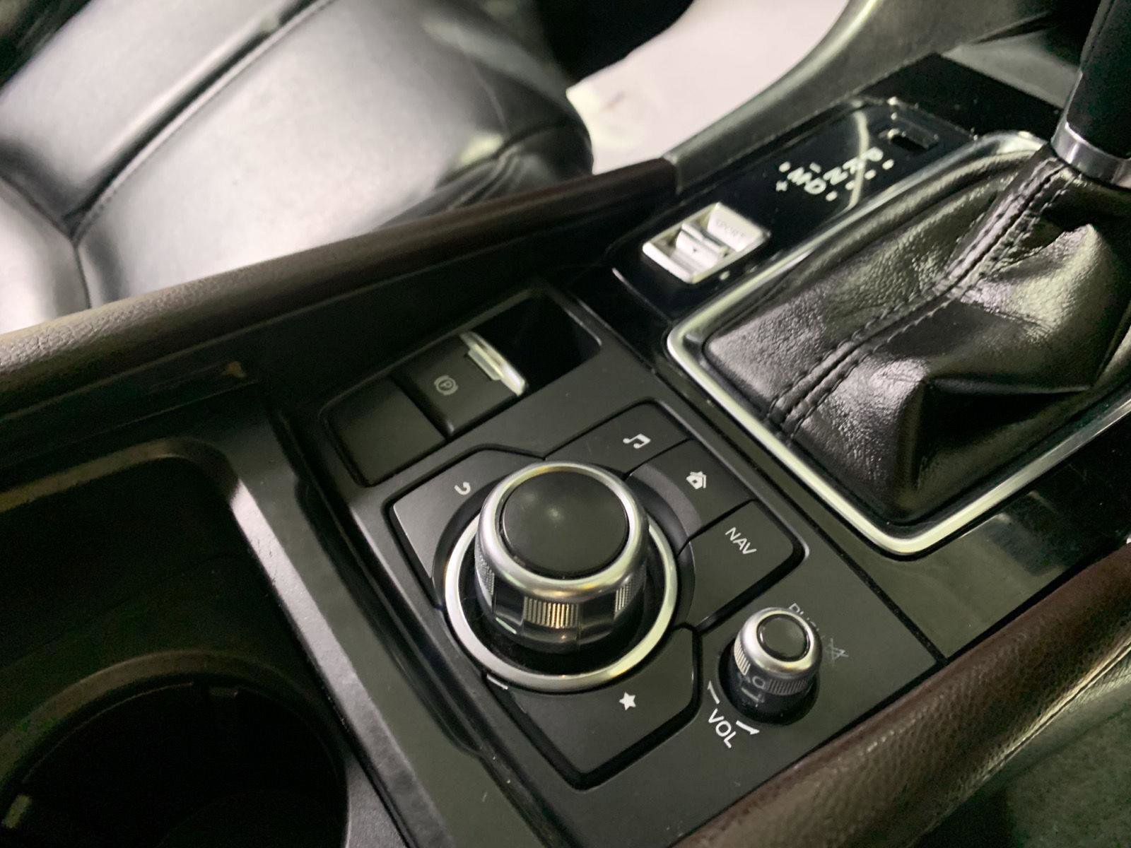 Used 2018 MAZDA MAZDA3 Touring image 24