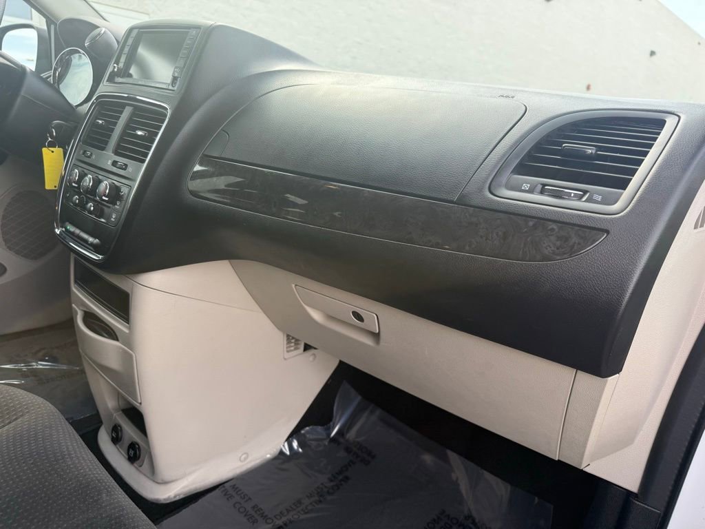 Used 2018 Dodge Grand Caravan SE w/ UConnect Hands-Free Group image 54