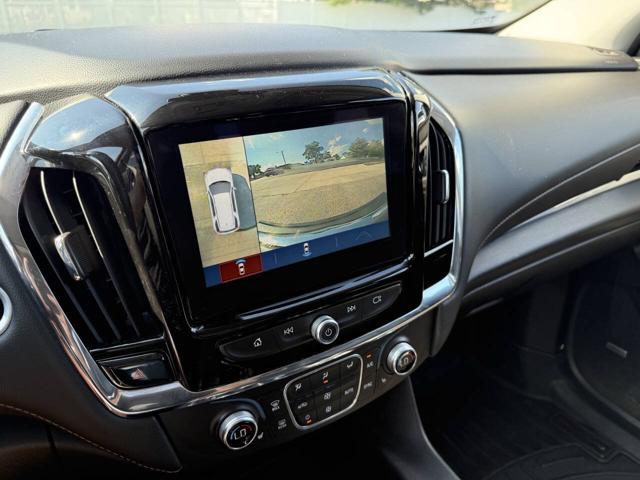 Used 2018 Chevrolet Traverse LT FWD image 23