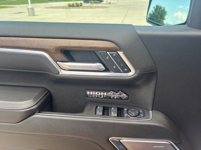 Used 2025 Chevrolet Silverado 1500 High Country AWD/4WD image 17