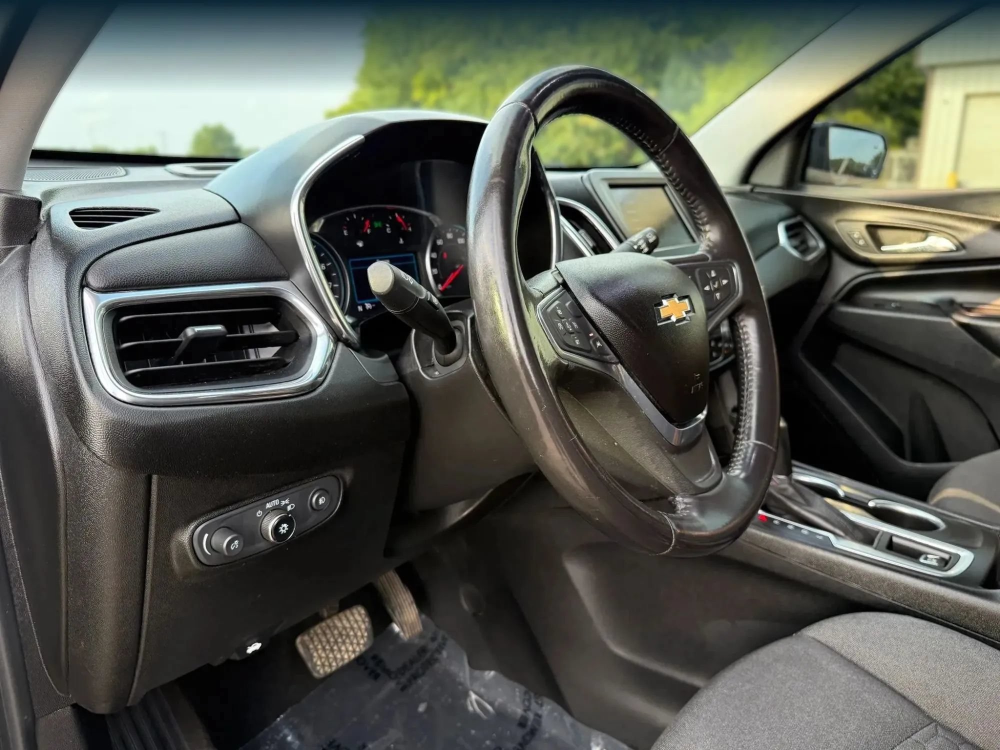 Used 2020 Chevrolet Equinox LT AWD/4WD image 17