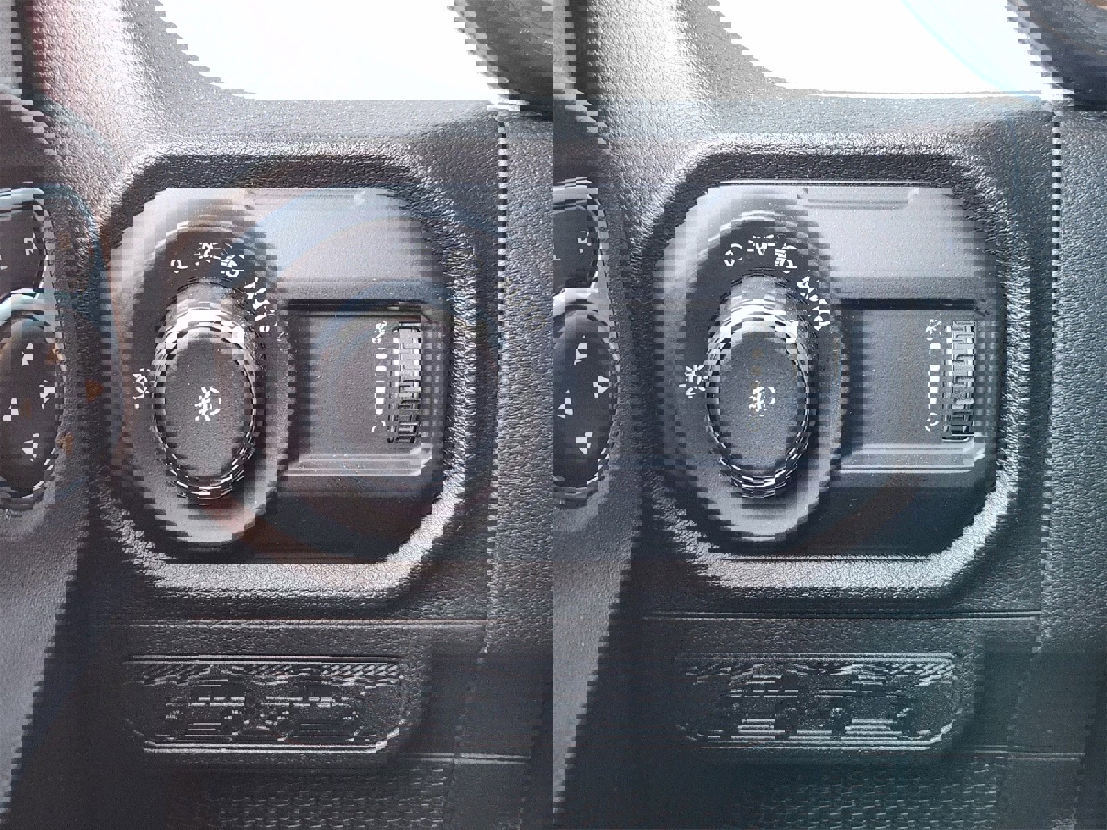 Used 2024 Jeep Wrangler Sport image 21