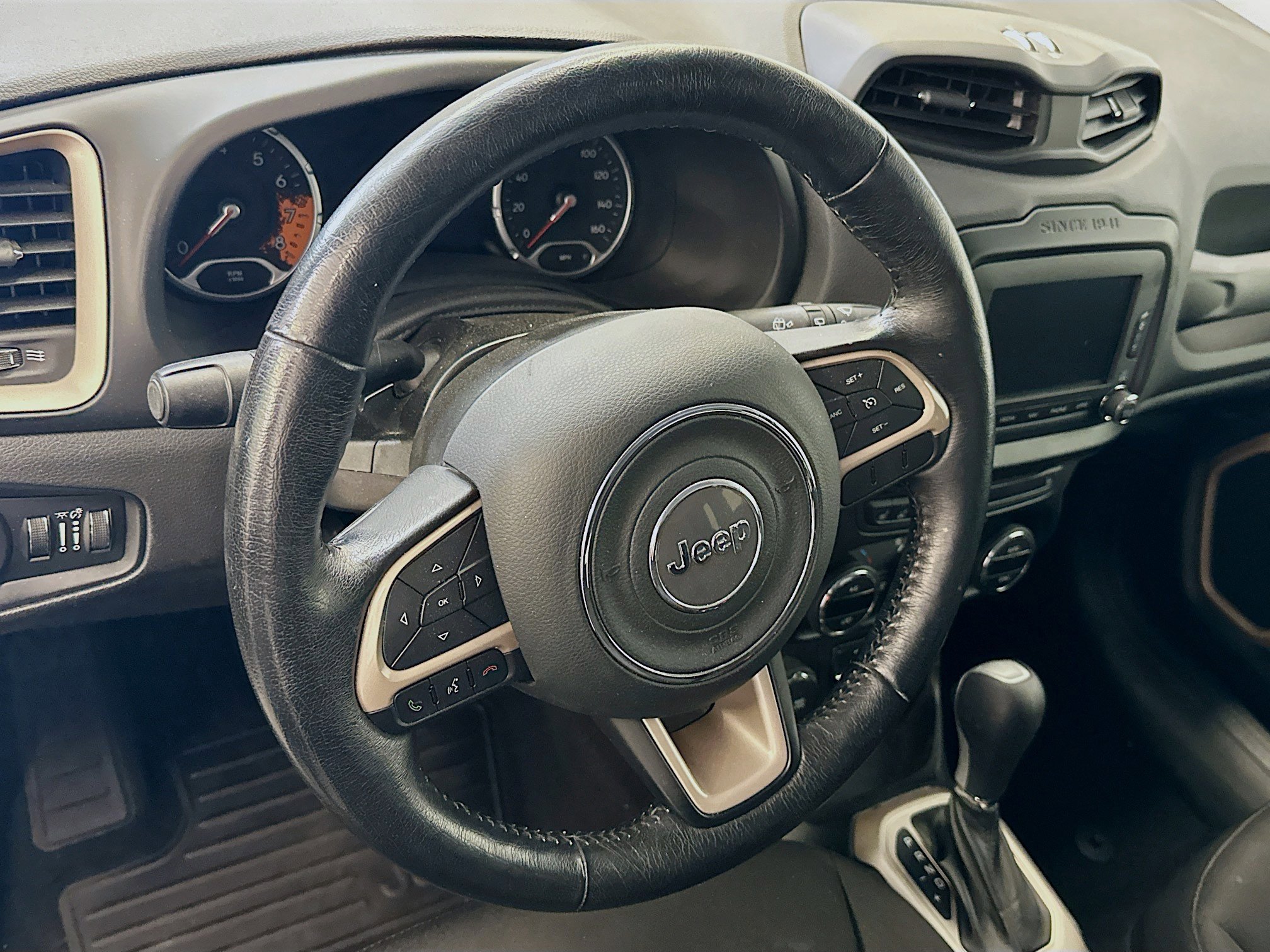 Used 2017 Jeep Renegade Latitude AWD/4WD image 18