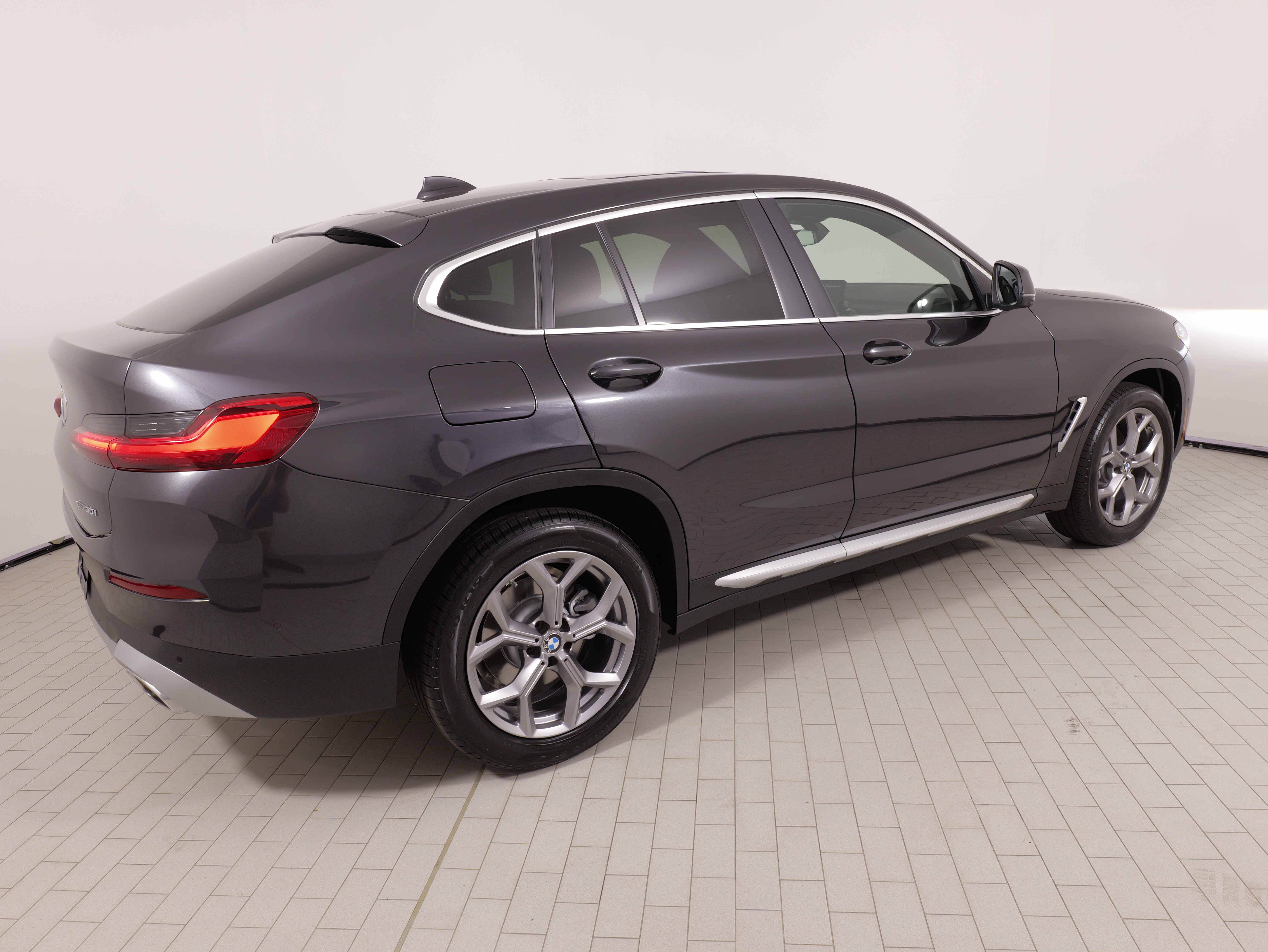 Used 2025 BMW X4 xDrive30i AWD/4WD image 12