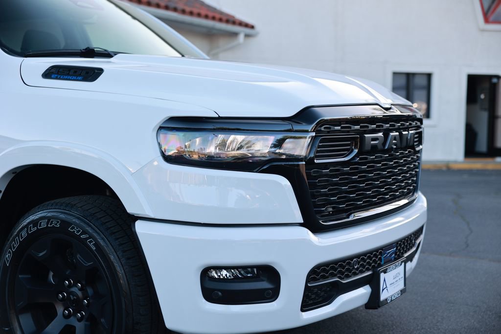 New 2026 RAM 1500 4x4 Crew Cab image 7