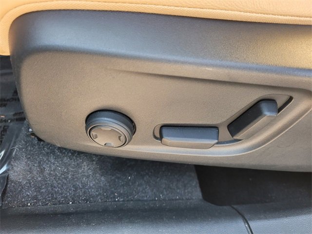 Used 2021 Volvo XC40 T5 Inscription image 5