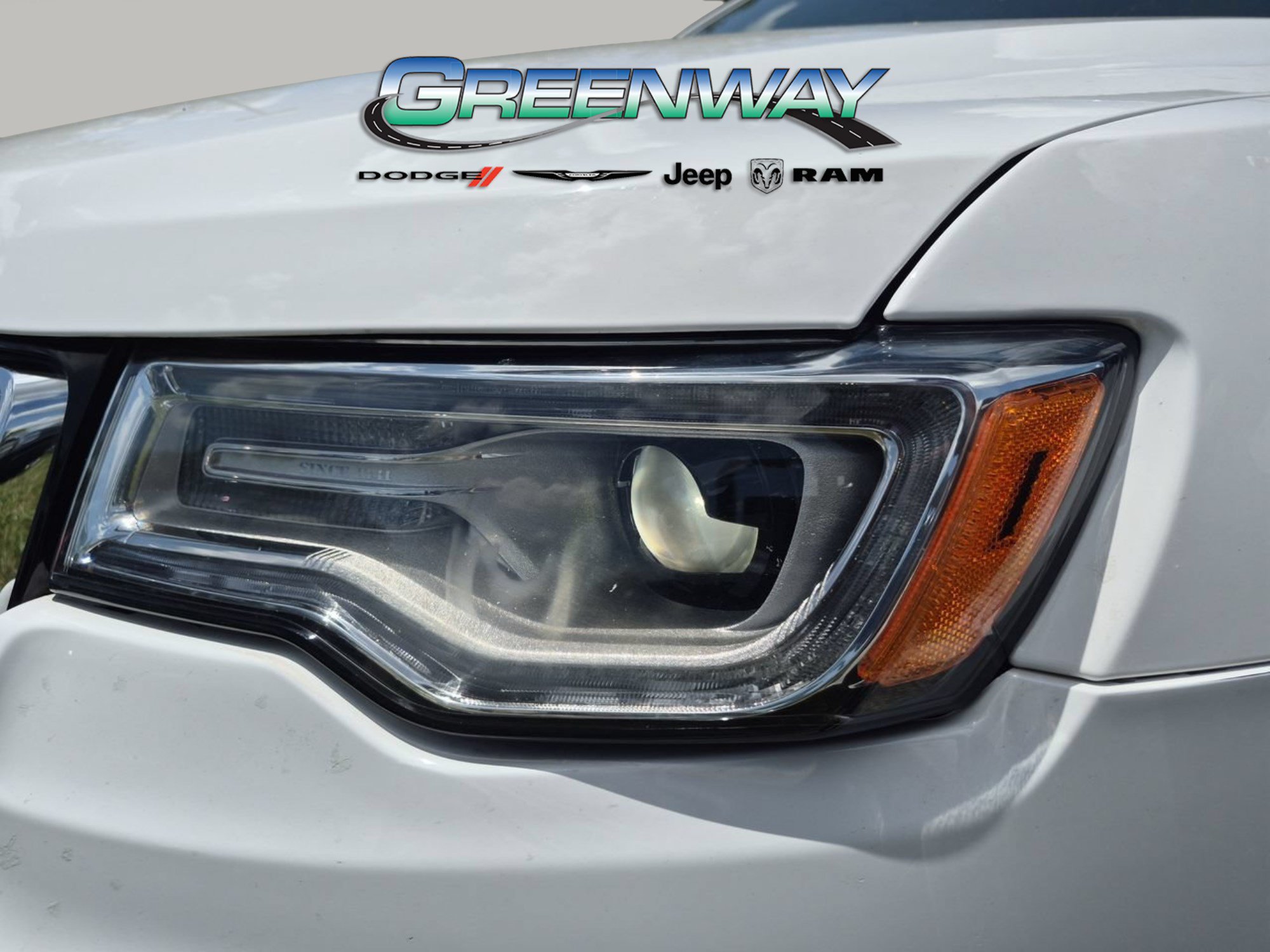 Used 2017 Jeep Grand Cherokee Overland RWD image 5
