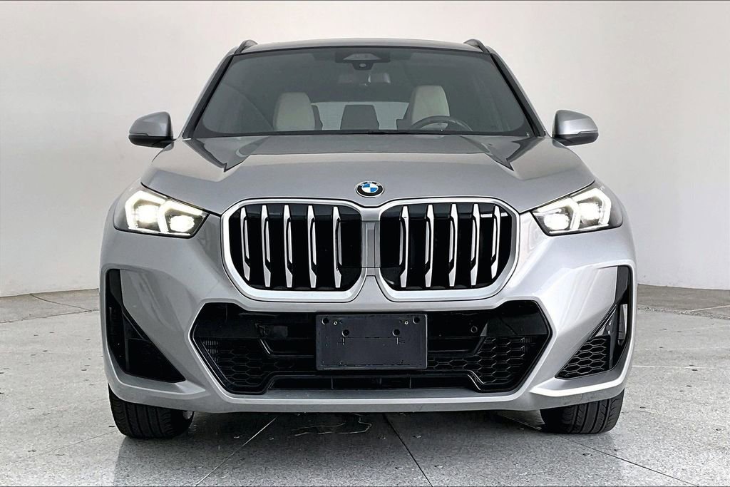 Used 2025 BMW X1 xDrive28i AWD/4WD image 3
