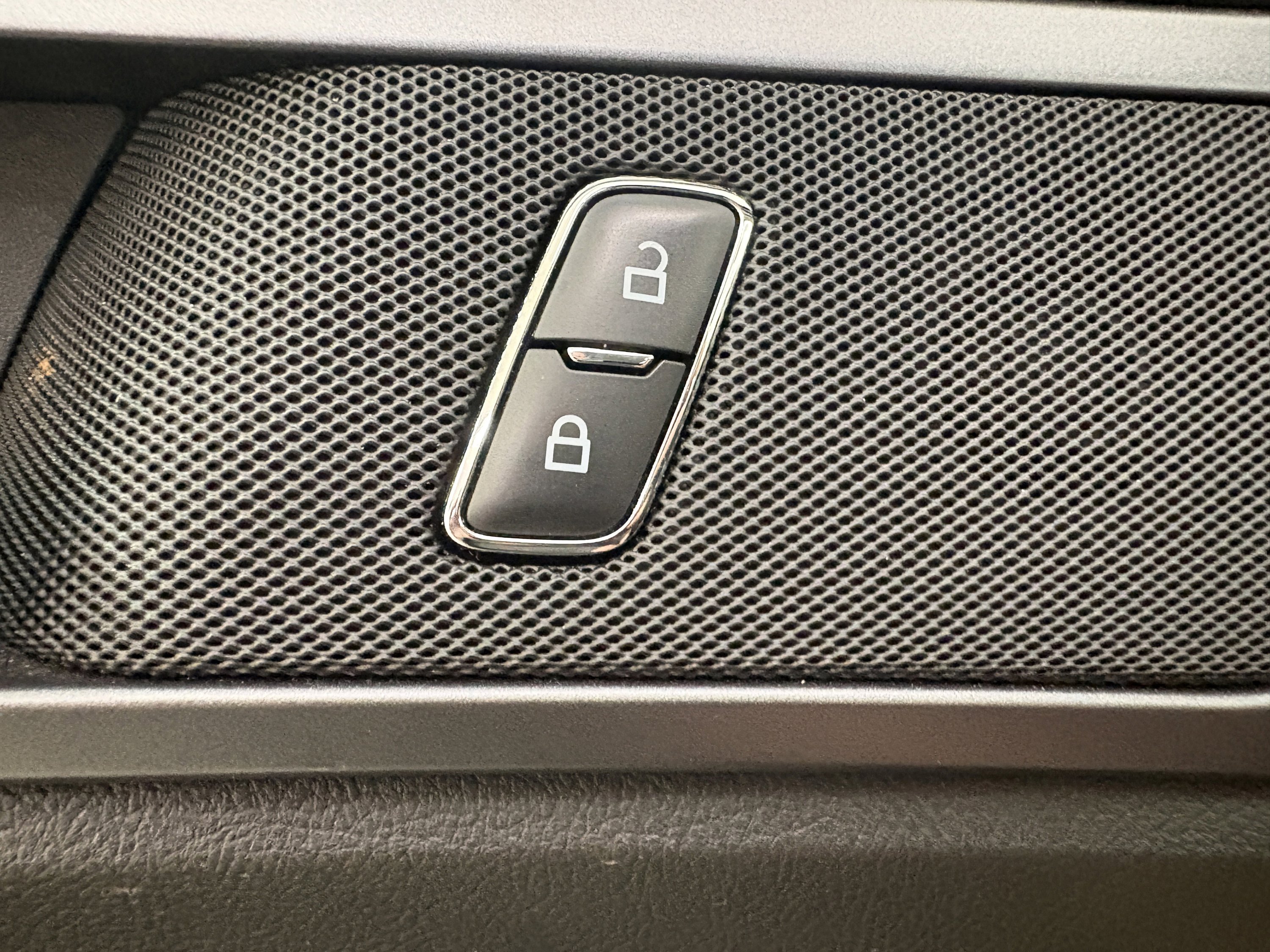 Used 2014 Ford Fusion SE FWD image 25