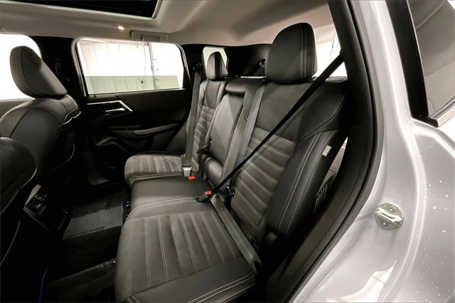 Used 2024 Mitsubishi Outlander SE image 22