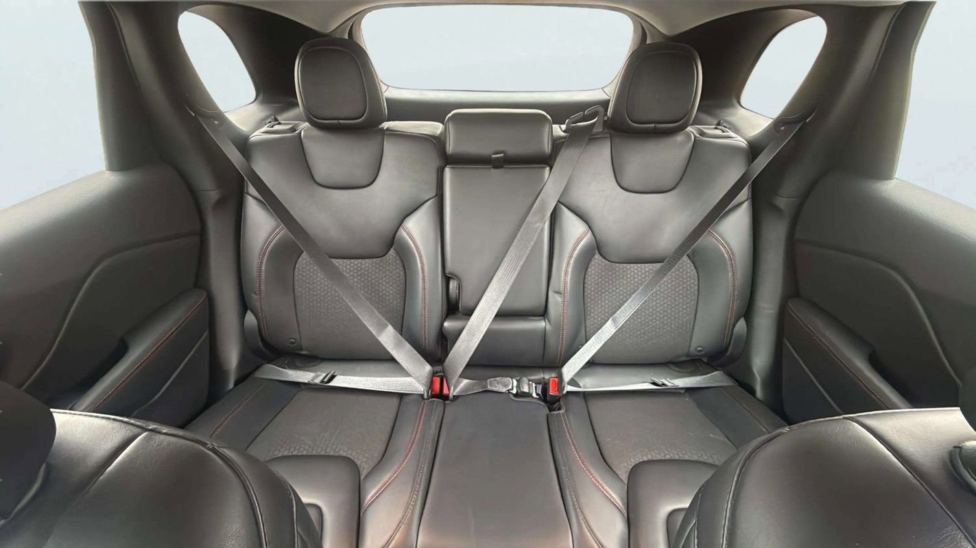 Used 2019 Jeep Cherokee Trailhawk w/ Cold Weather Group image 16