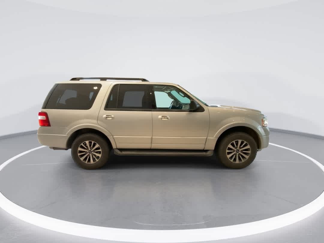 Used 2017 Ford Expedition XLT w/ Equipment Group 202A AWD/4WD image 9