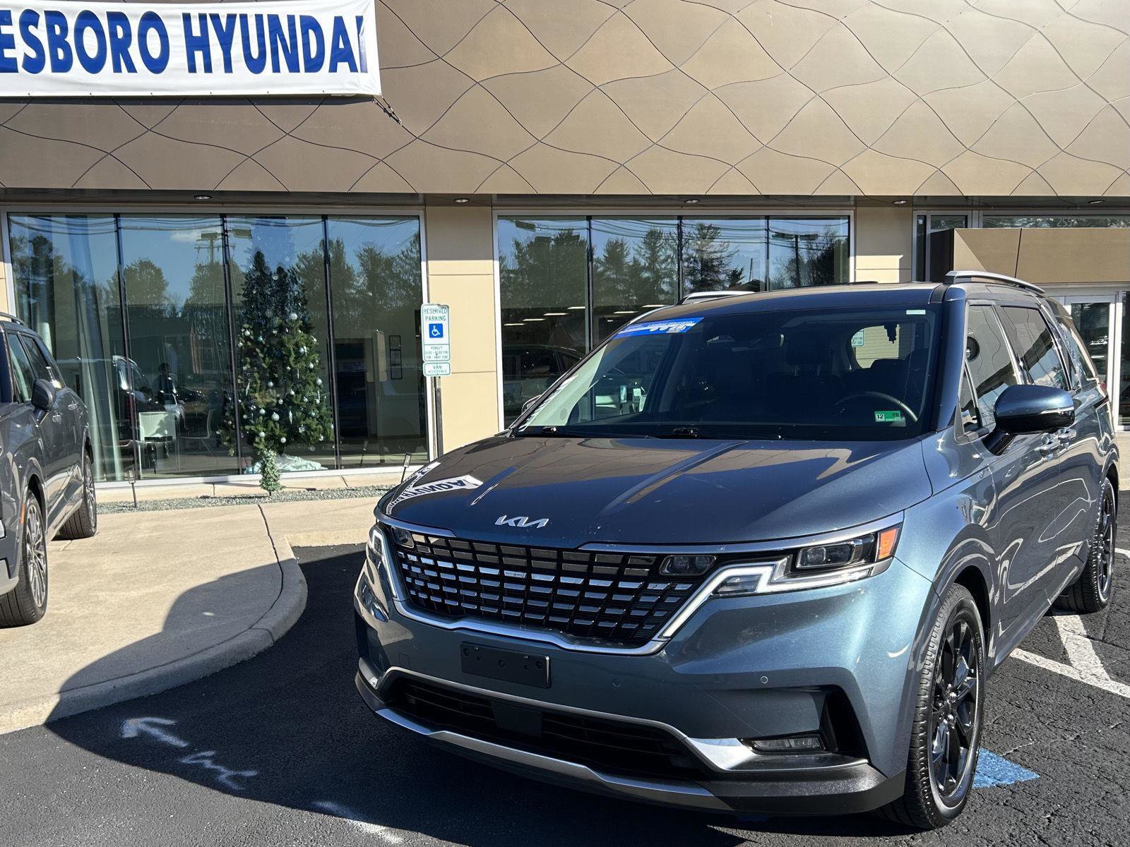 Used 2024 Kia Carnival SX Prestige image 1