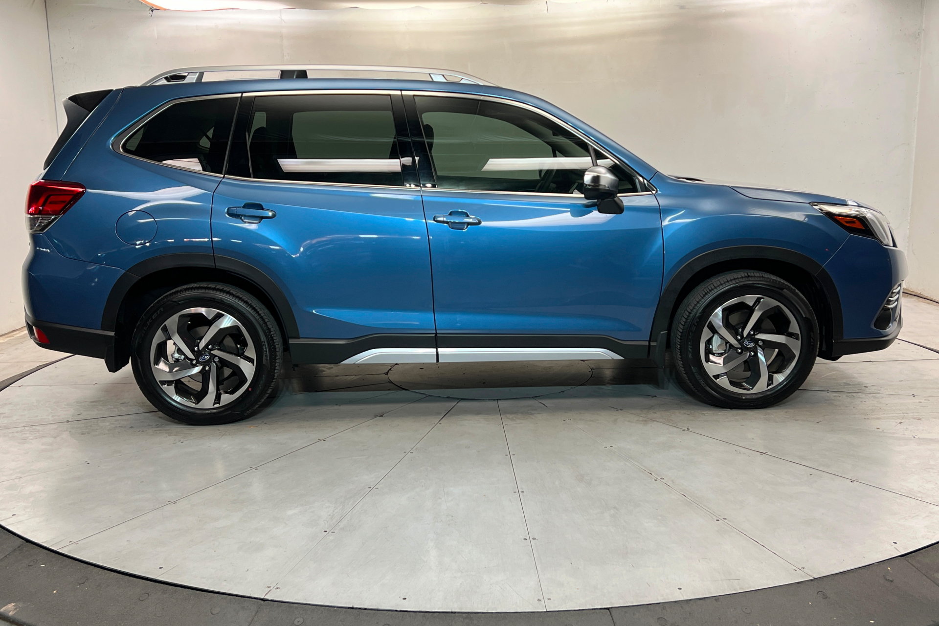 Used 2024 Subaru Forester Touring w/ POP Package 3 AWD/4WD image 7