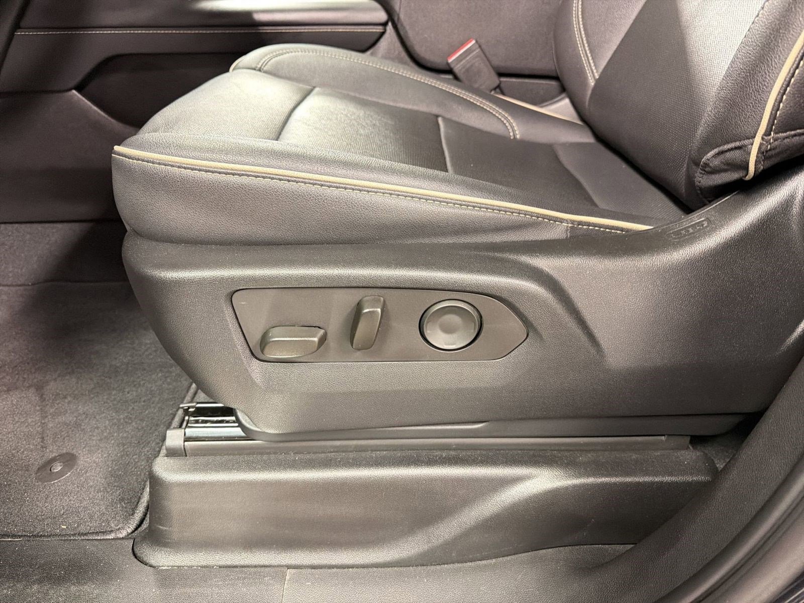 Used 2023 Chevrolet Tahoe Premier AWD/4WD image 13