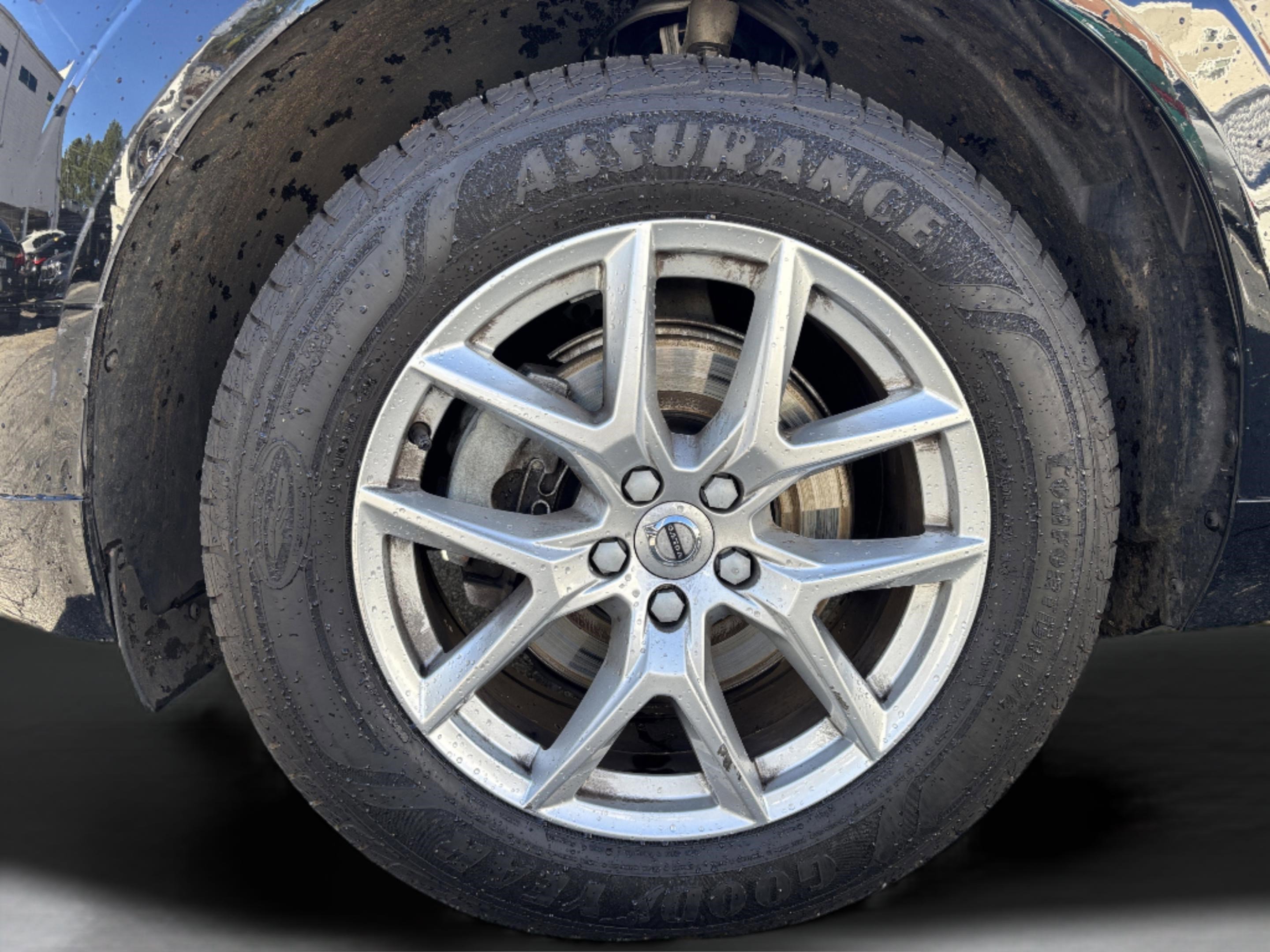 Used 2018 Volvo XC60 T5 Momentum w/ Protection Package Premier image 6