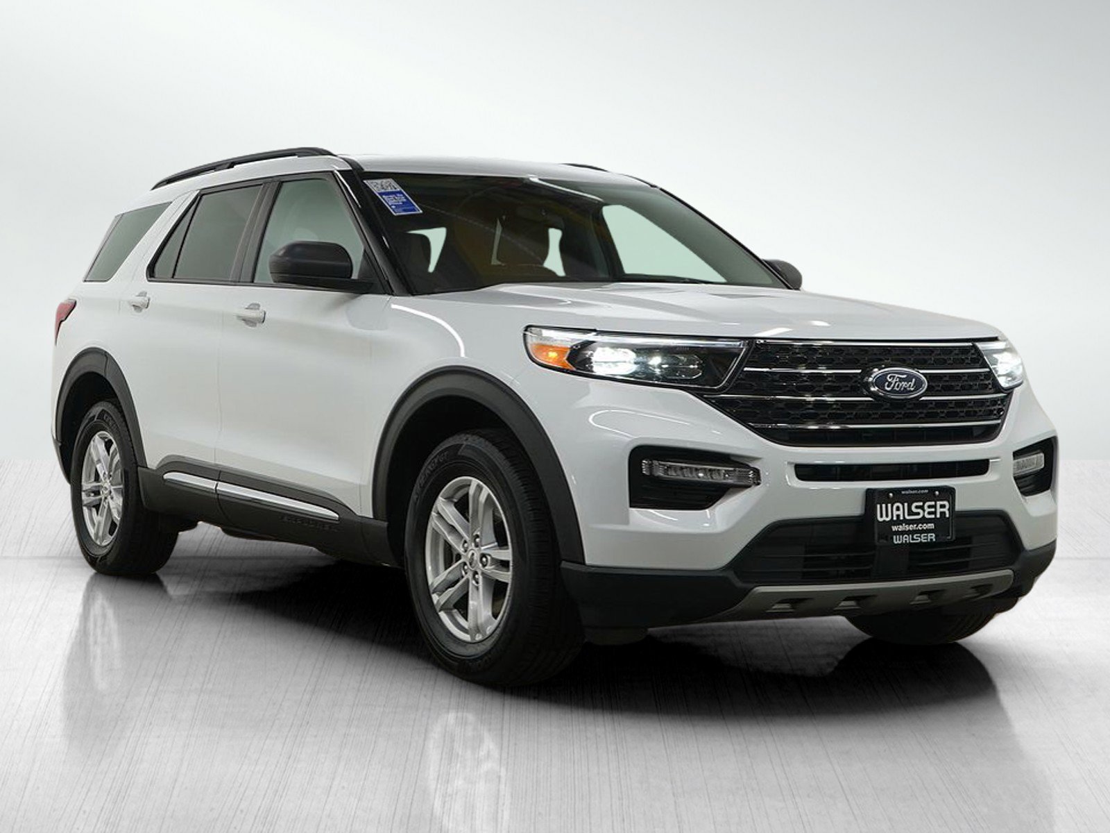 Used 2024 Ford Explorer XLT image 7