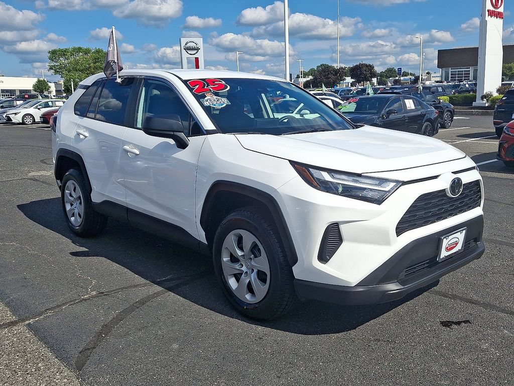 Used 2025 Toyota RAV4 LE AWD/4WD image 3