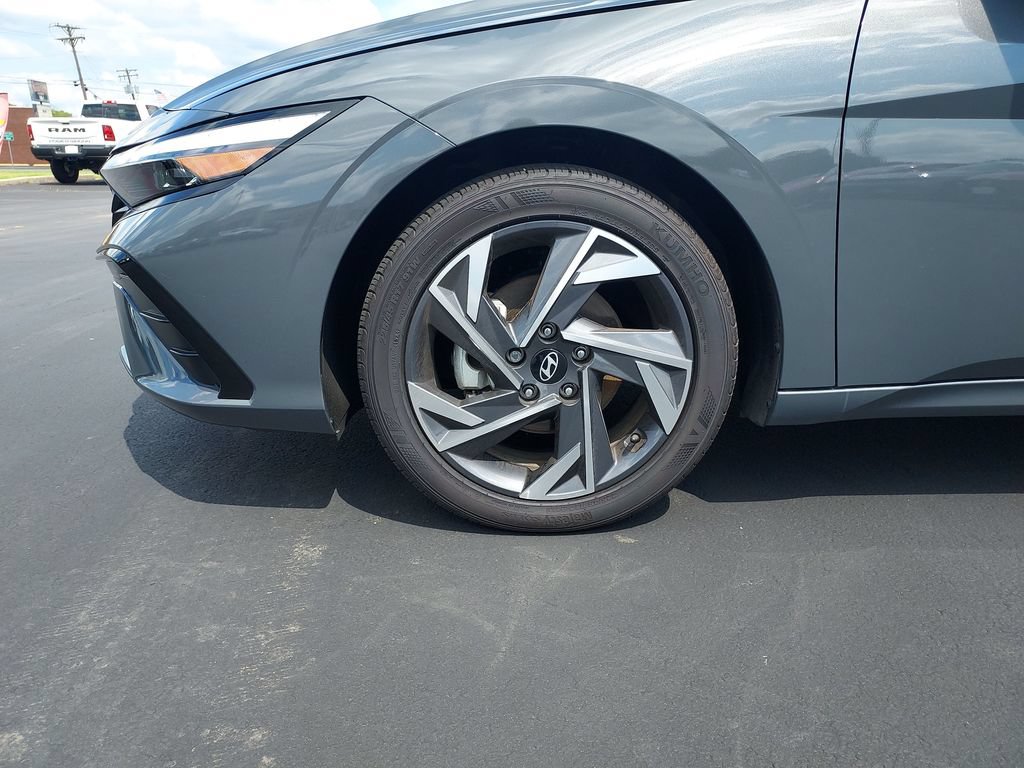 Used 2024 Hyundai Elantra SEL w/ Convenience Package FWD image 10