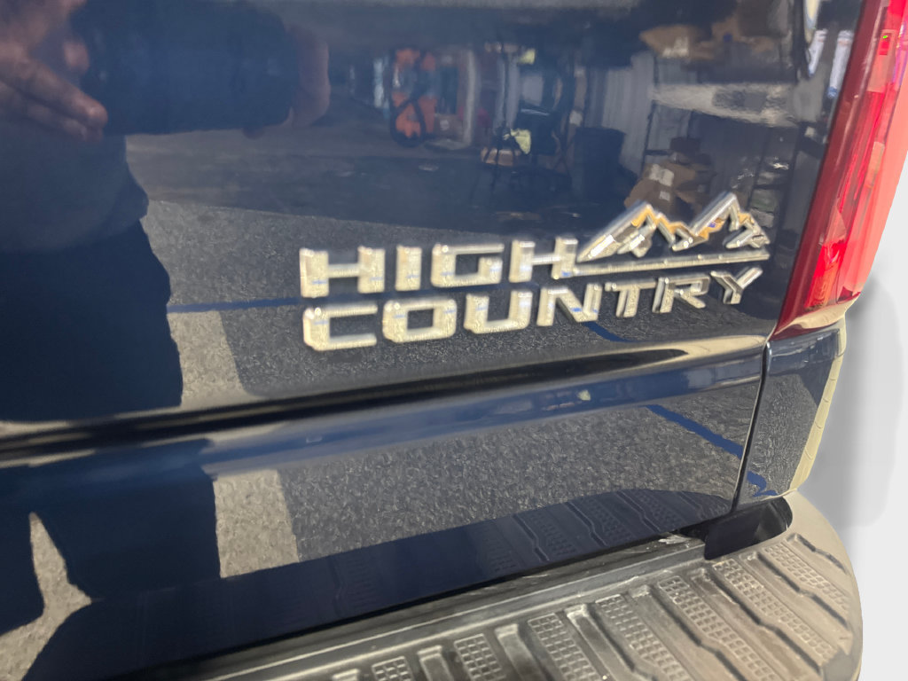 Used 2023 Chevrolet Silverado 1500 High Country w/ Technology Package AWD/4WD image 26