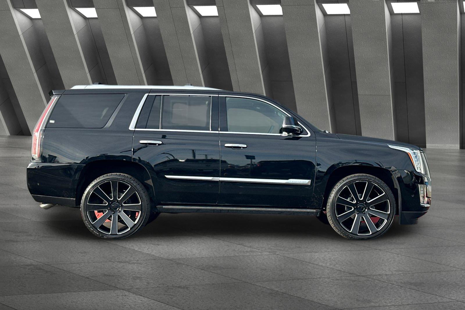 Used 2017 Cadillac Escalade Platinum image 3