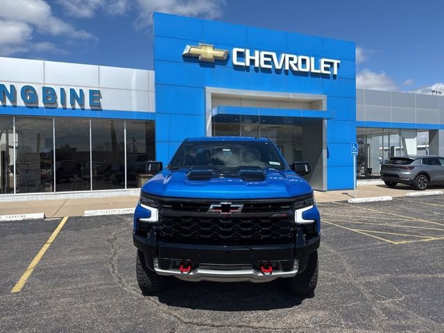Used 2025 Chevrolet Silverado 1500 ZR2 w/ Technology Package image 2
