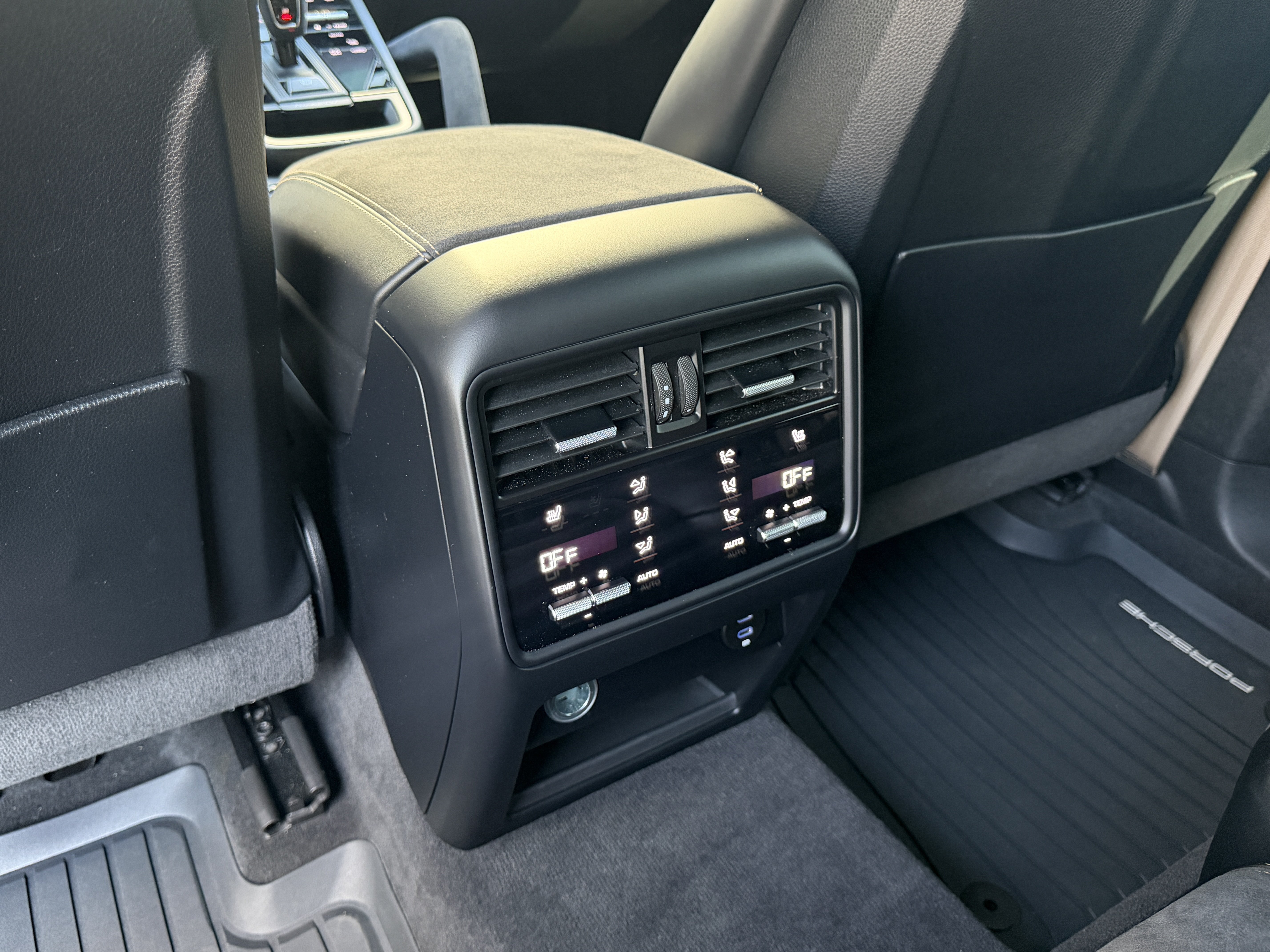 Certified 2023 Porsche Cayenne Turbo GT AWD/4WD image 31