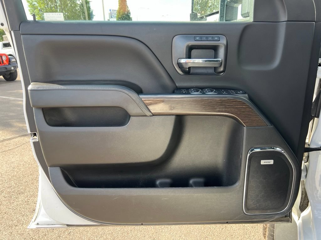 Used 2018 GMC Sierra 2500 Denali w/ Duramax Plus Package AWD/4WD image 9