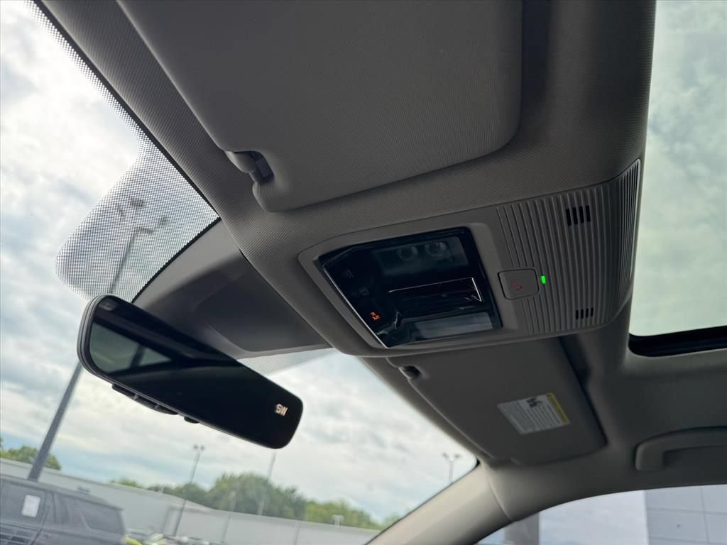 Used 2025 Volkswagen Atlas SE FWD image 26