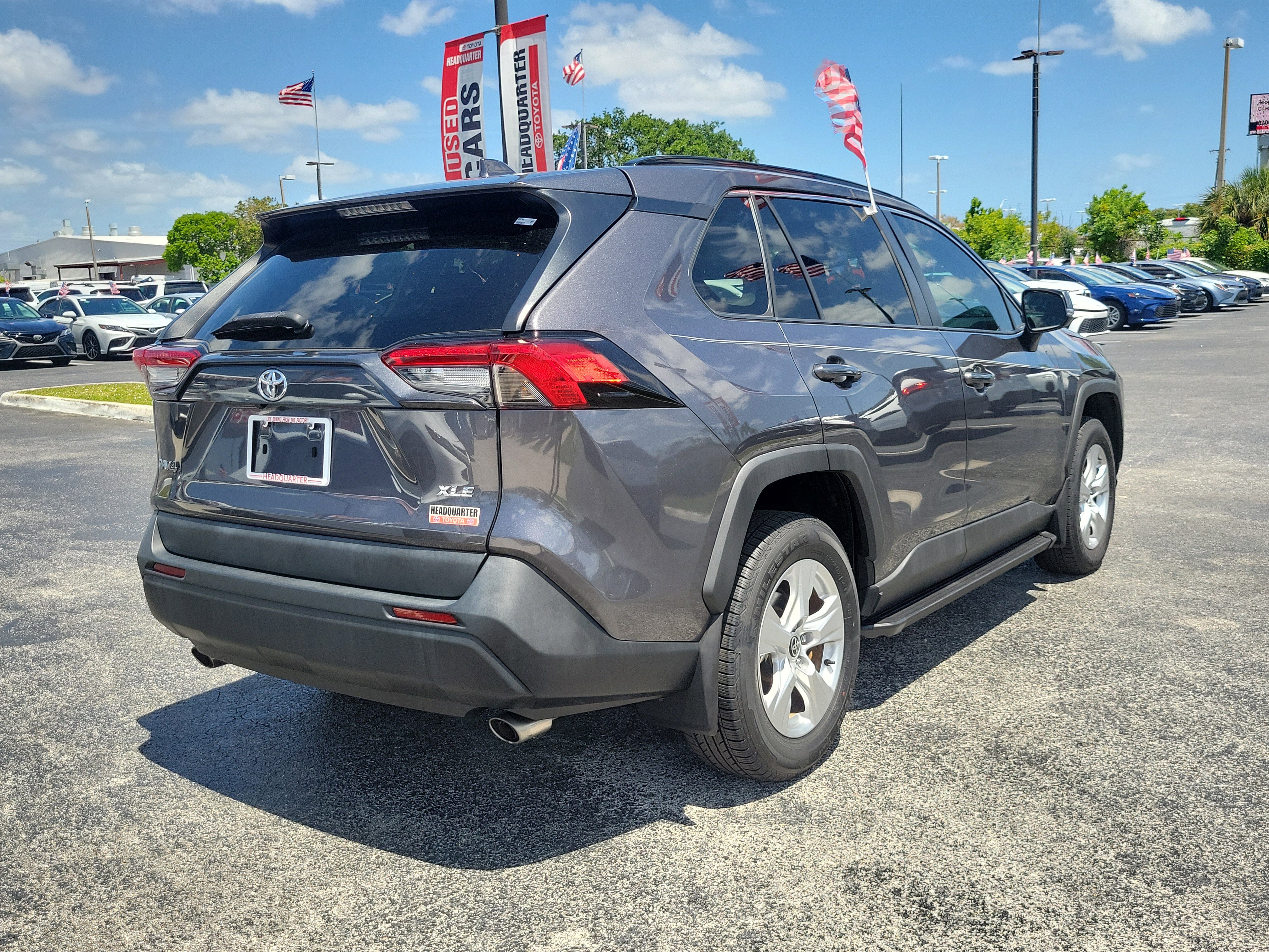 Used 2021 Toyota RAV4 XLE w/ Convenience Package FWD image 11