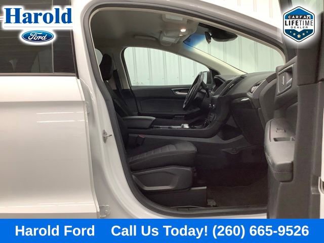 Used 2020 Ford Edge SE image 12