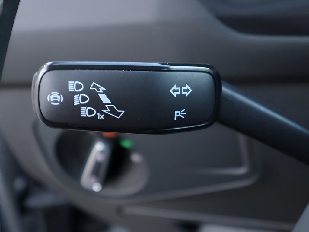 Used 2022 Volkswagen Tiguan SE w/ Panoramic Sunroof Package image 36