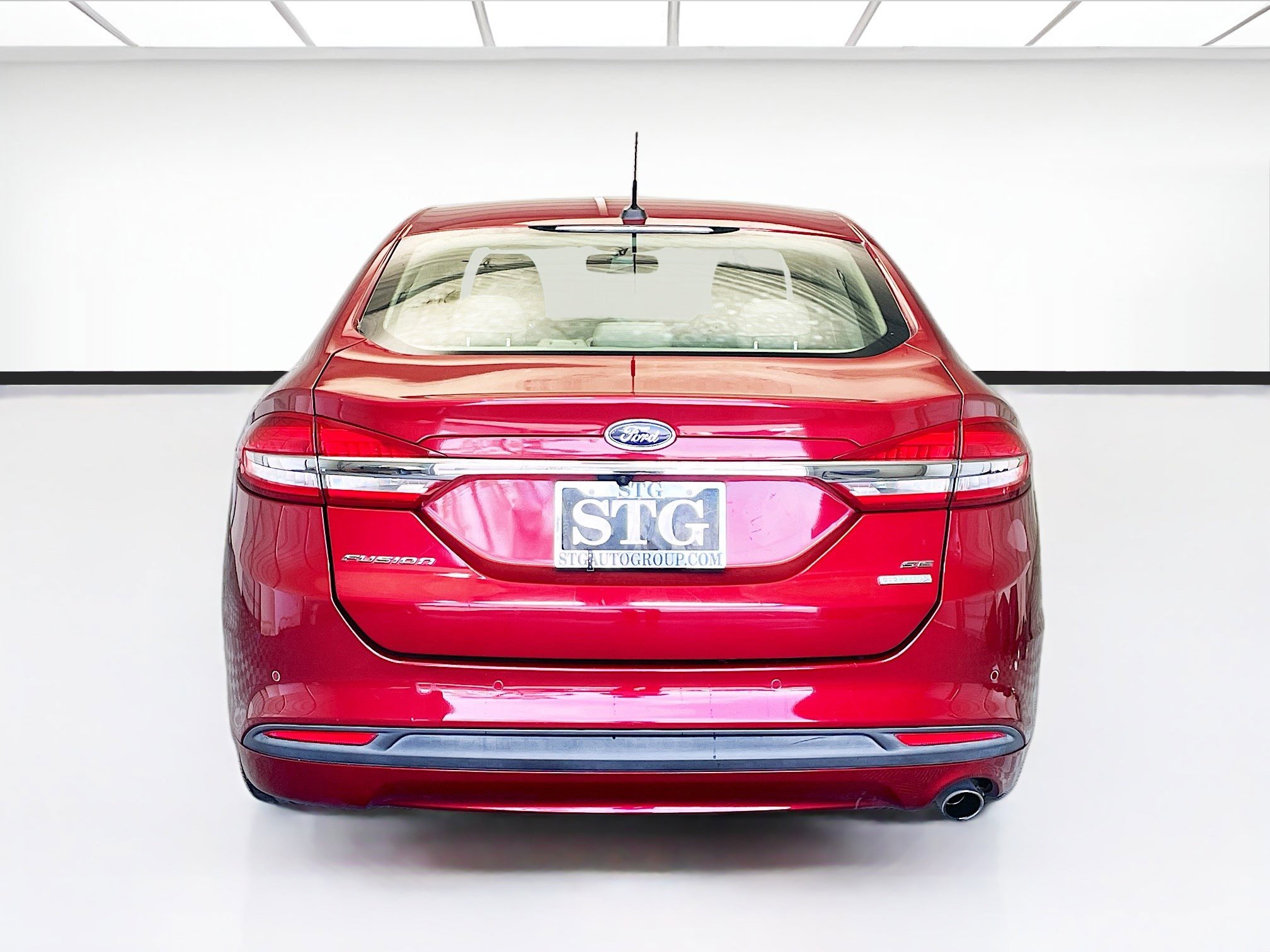 Used 2017 Ford Fusion SE w/ Fusion SE Technology Package image 5