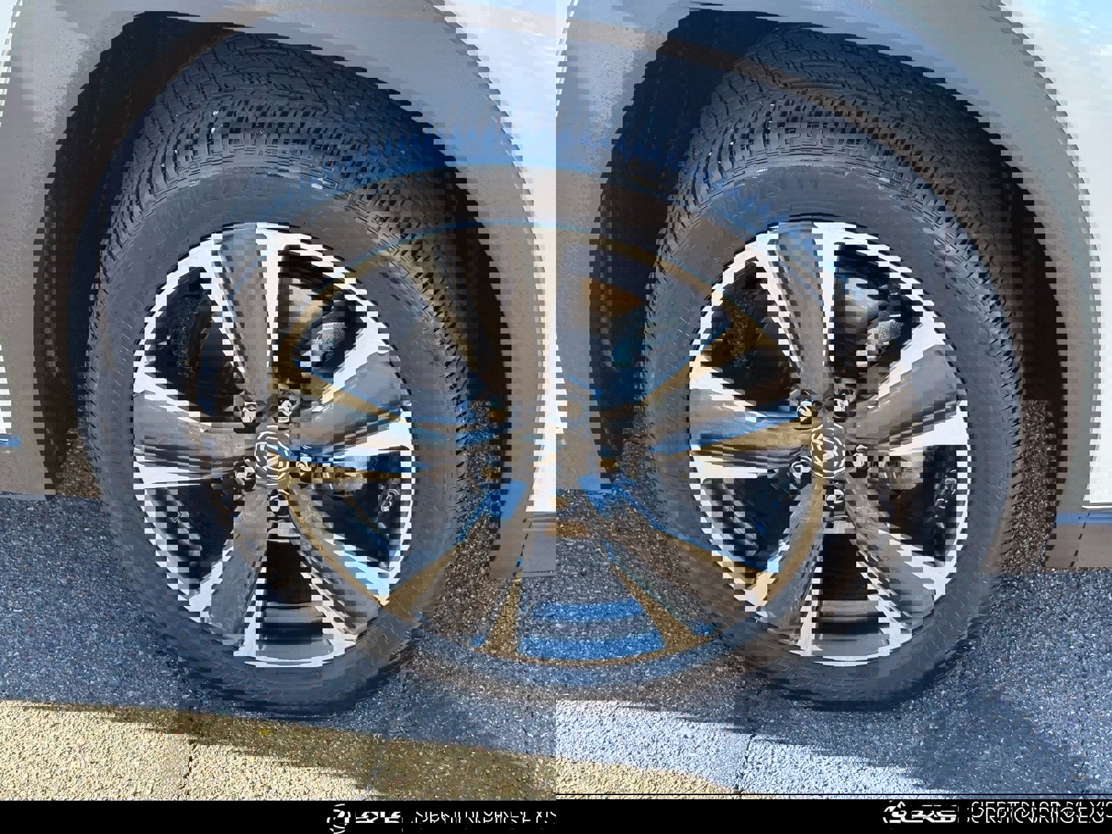 Certified 2024 Lexus UX 250h FWD image 11