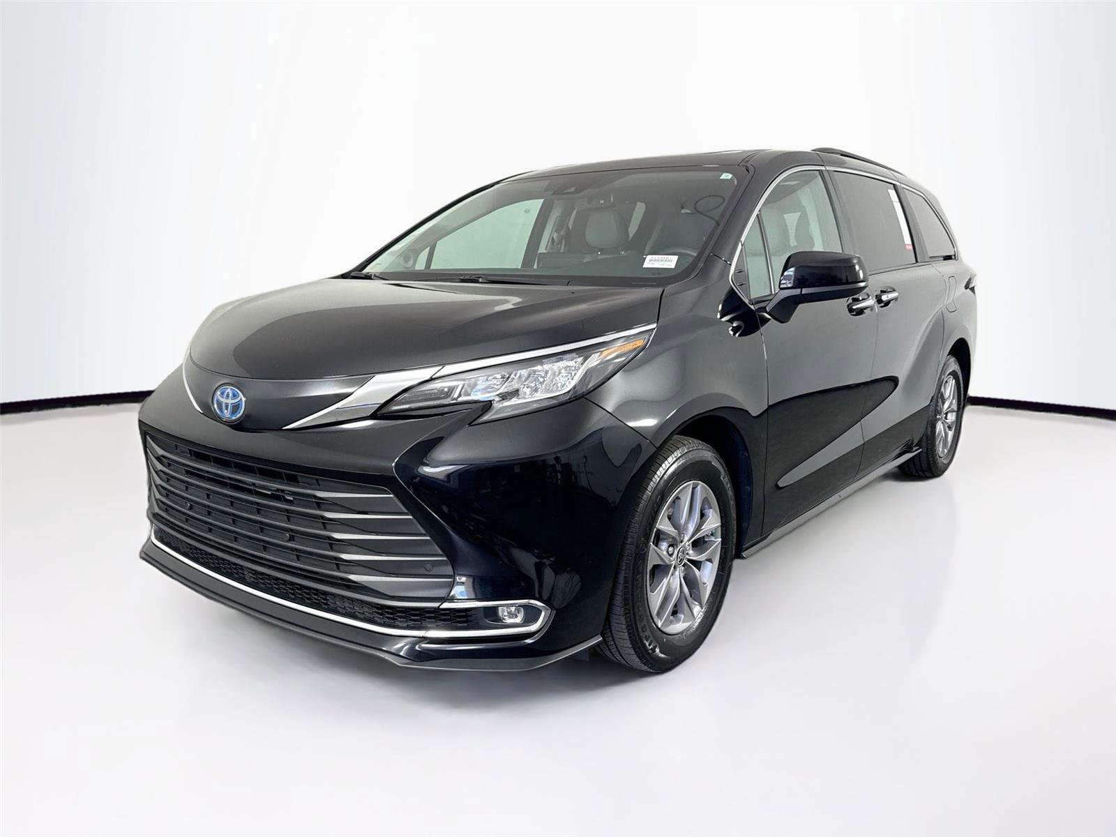 Certified 2023 Toyota Sienna XLE video 2