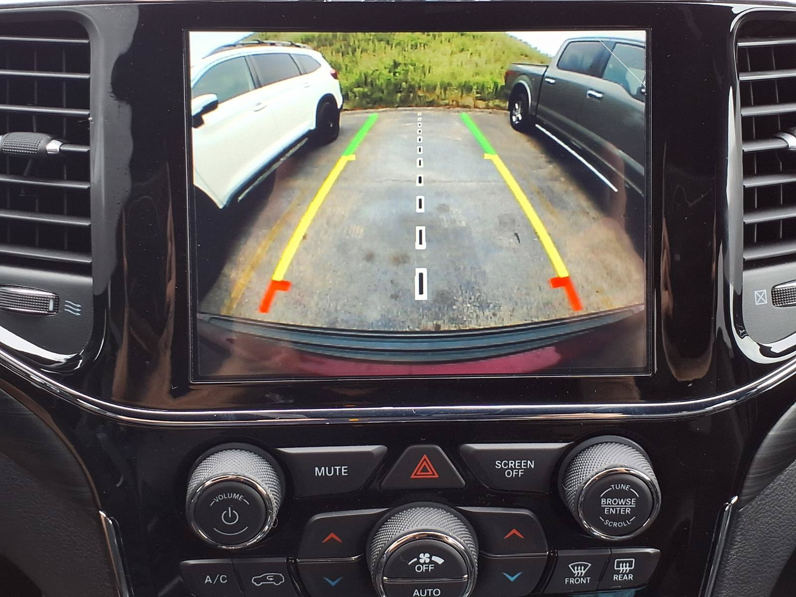 Used 2020 Jeep Grand Cherokee Altitude AWD/4WD image 16