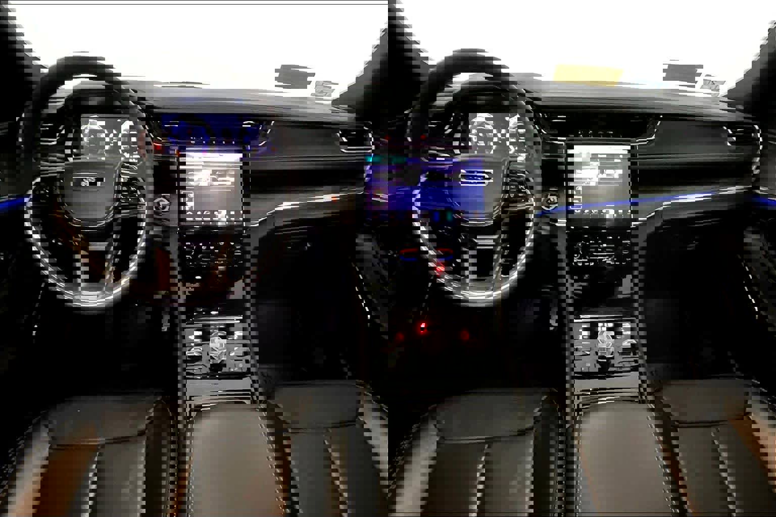 Used 2025 Jeep Grand Cherokee Overland w/ Trailer Tow Package image 15