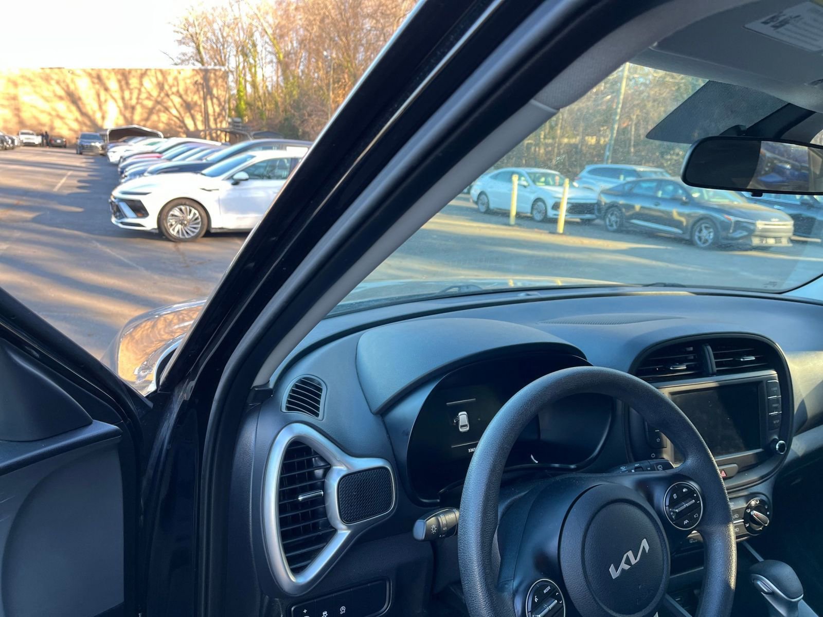 Used 2025 Kia Soul LX w/ LX Technology Package image 32