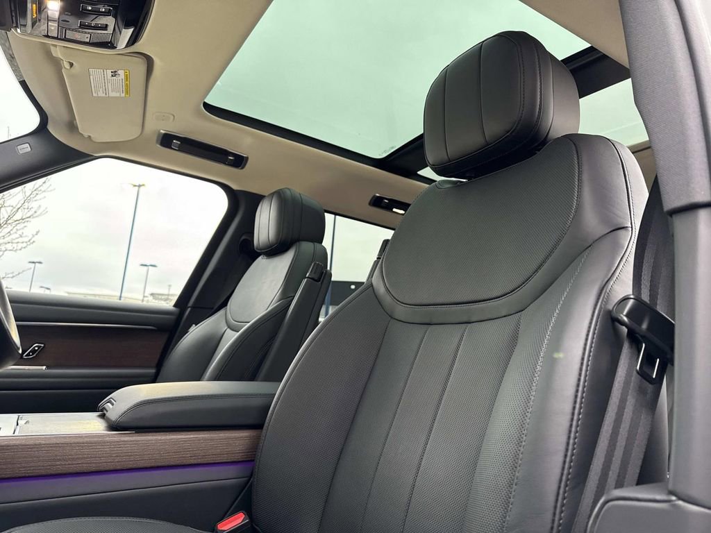 Certified 2024 Land Rover Range Rover SE image 21