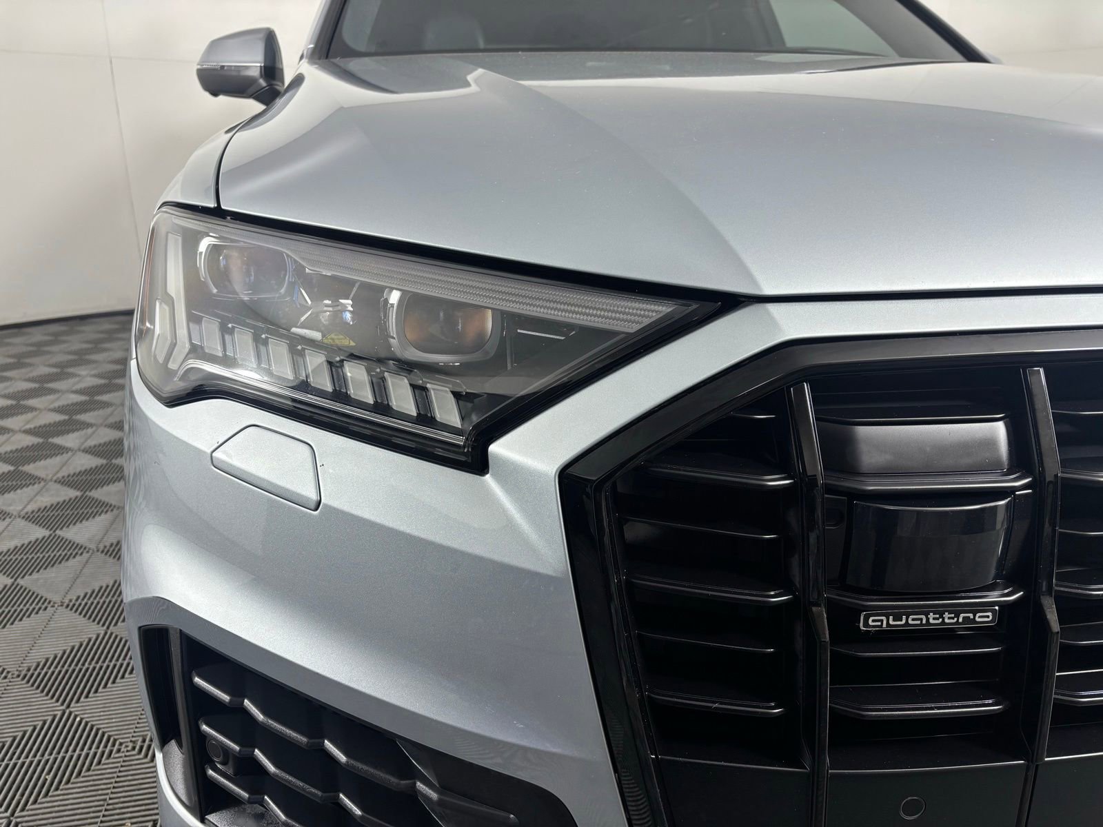 Used 2023 Audi Q7 3.0T Prestige w/ Prestige Package AWD/4WD image 3