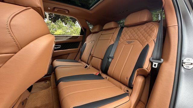 New 2025 Bentley Bentayga Plug-In Hybrid image 32